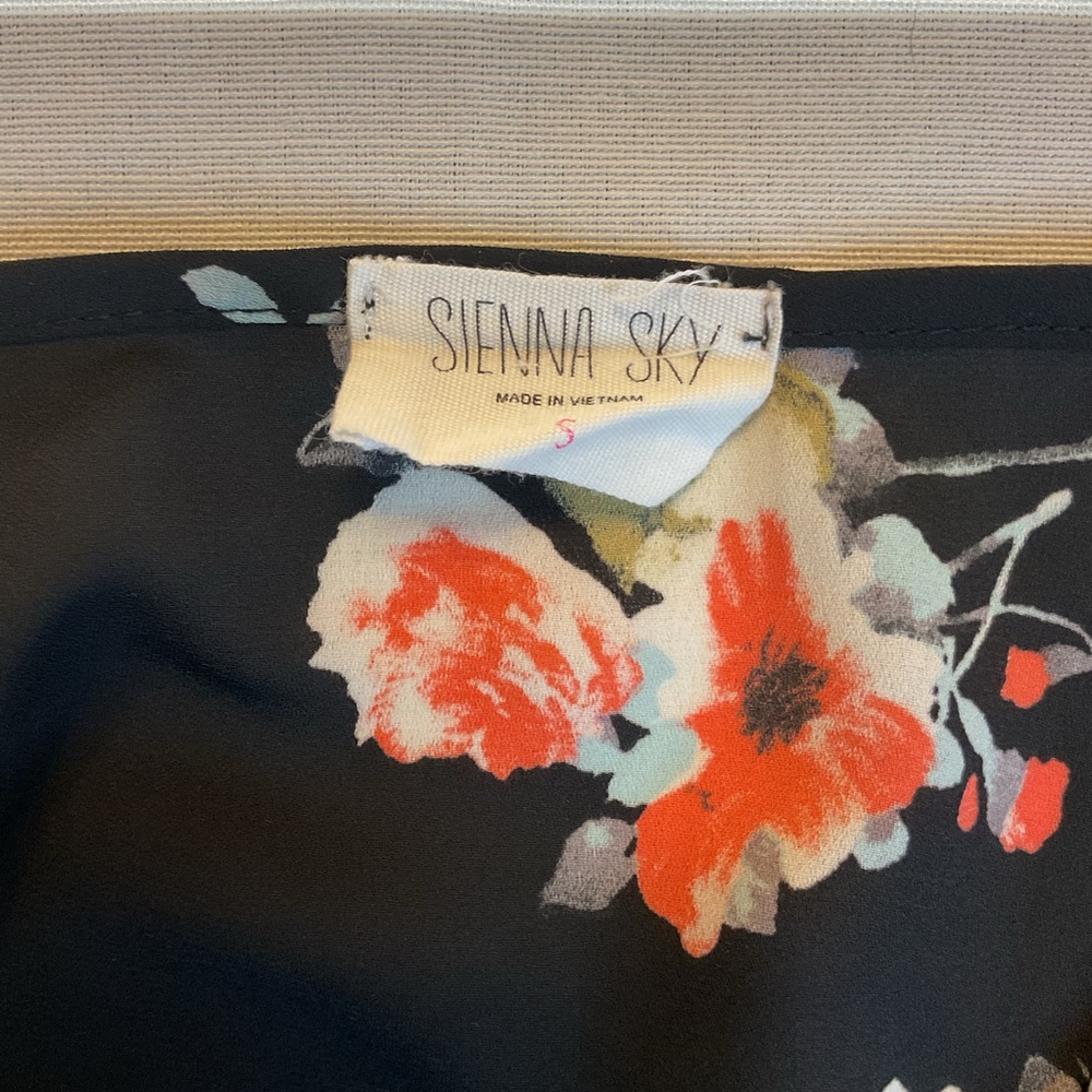 Sienna Sky Black w/Pink floral Design Blouse, Size S, Side Tie, V-Neck Party - Picture 5 of 6